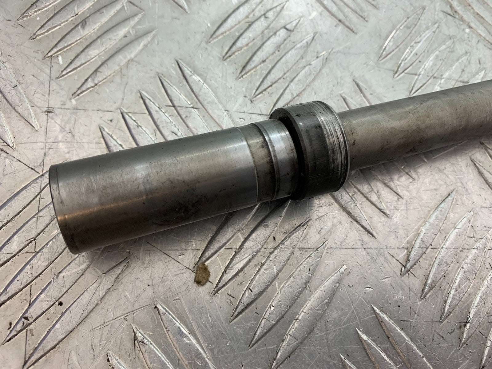 BMW F800 GT FRONT WHEEL SPINDLE YEAR 2013-2017 (CMB1248)