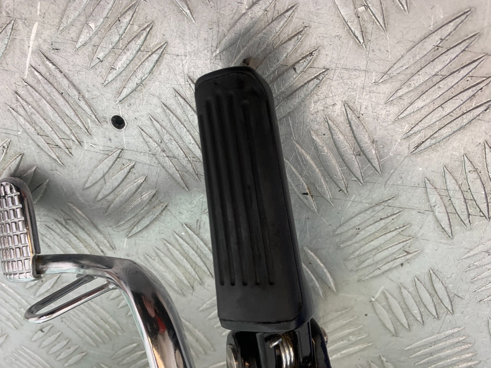BSA 650 GOLD STAR RIGHT HANGER PEG AND PEDAL    YEAR 2022-2025 (CMB1262)