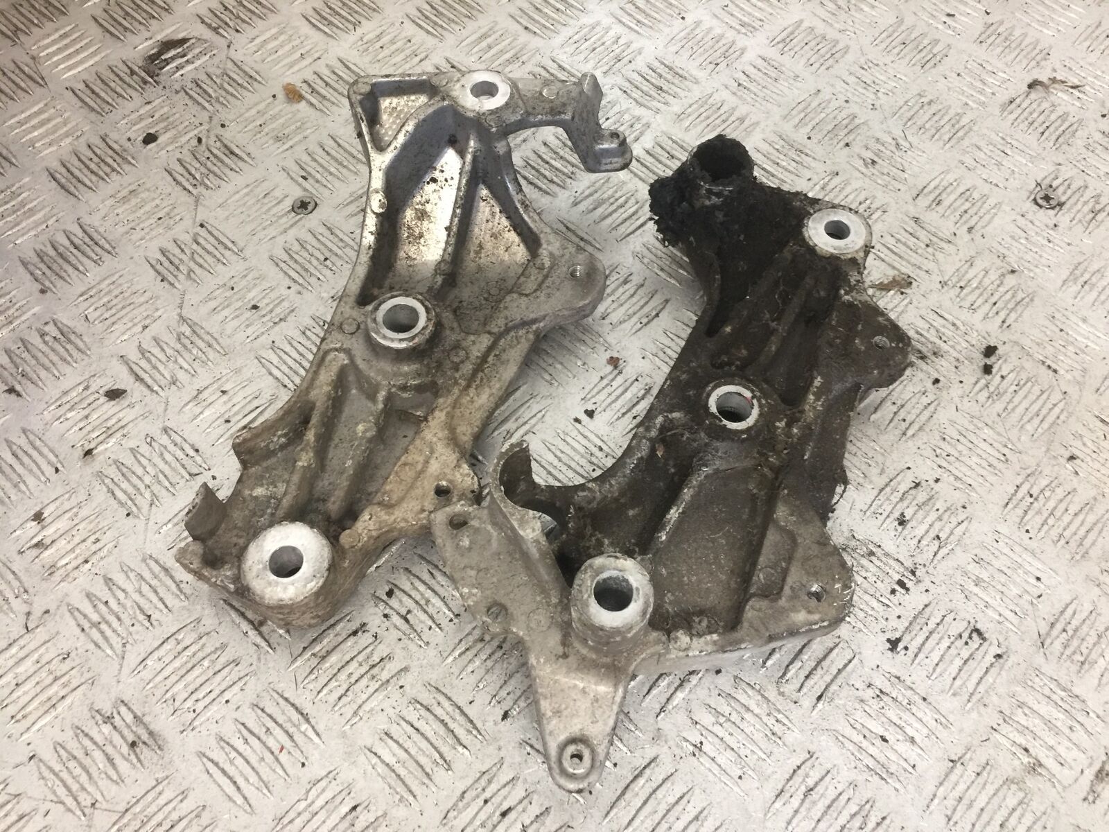 HONDA CB600 CB 600 HORNET ENGINE BRACKETS  YEAR 1999-02 (STOCK 865)