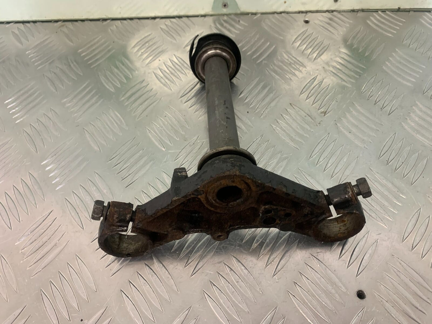 SUZUKI GS750 E GS 750E BOTTOM YOKE  YEAR 1979  (STOCK 959)