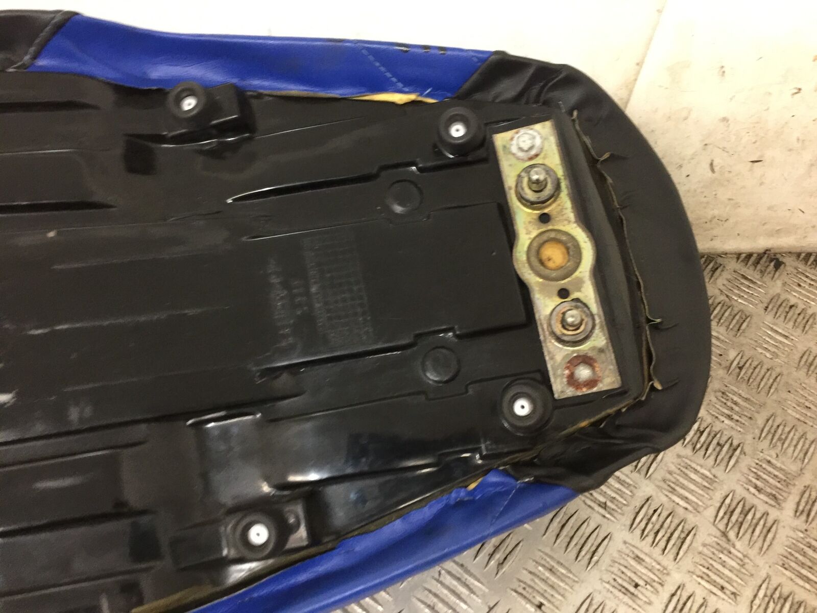 SUZUKI GSF1200 GSF 1200 BANDIT SEAT YEAR 2001-2005 (STOCK 902)