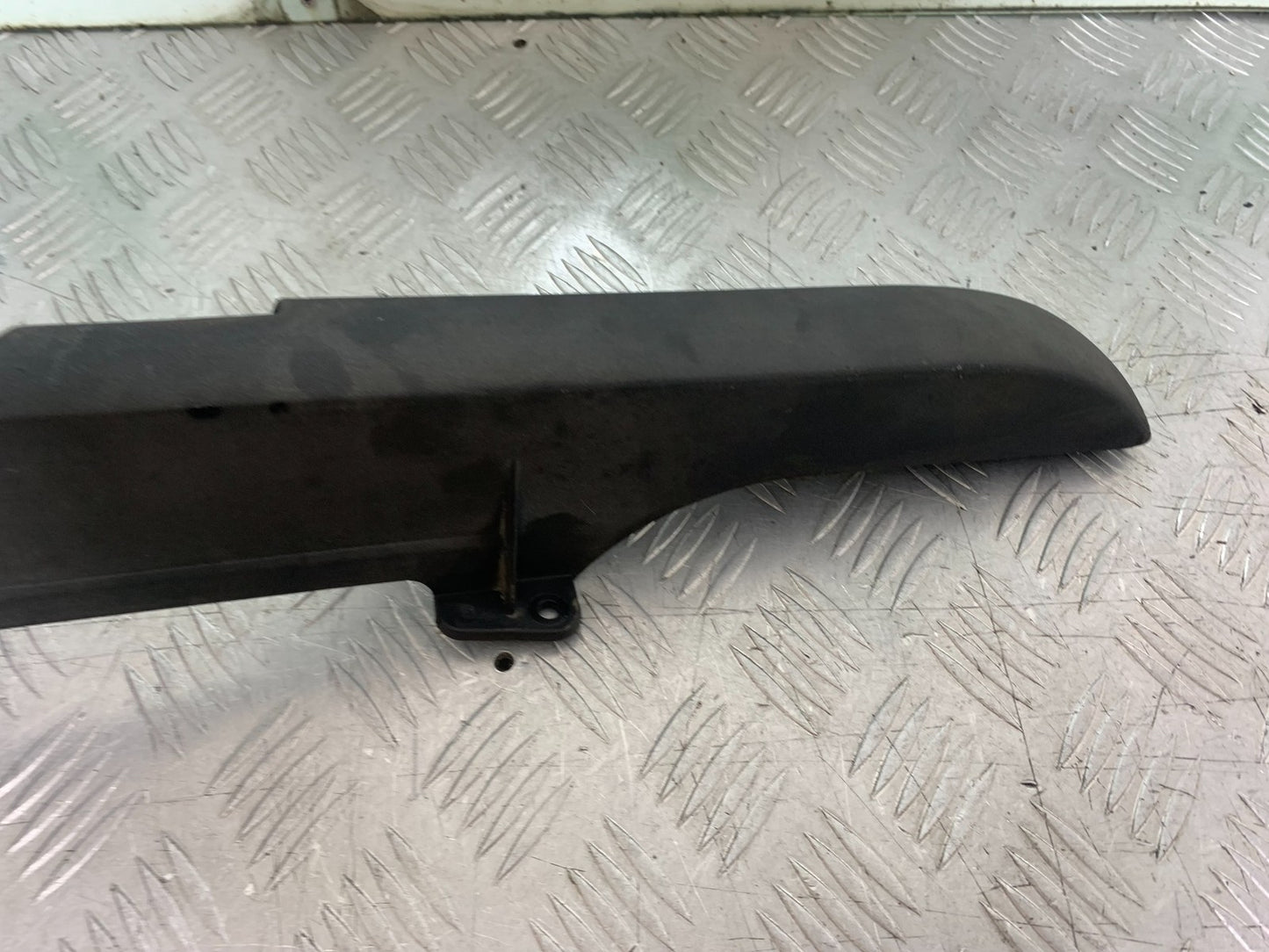 TRIUMPH TROPHY 900 CHAIN GUARD   YEAR 1991-95 (CMB1251)
