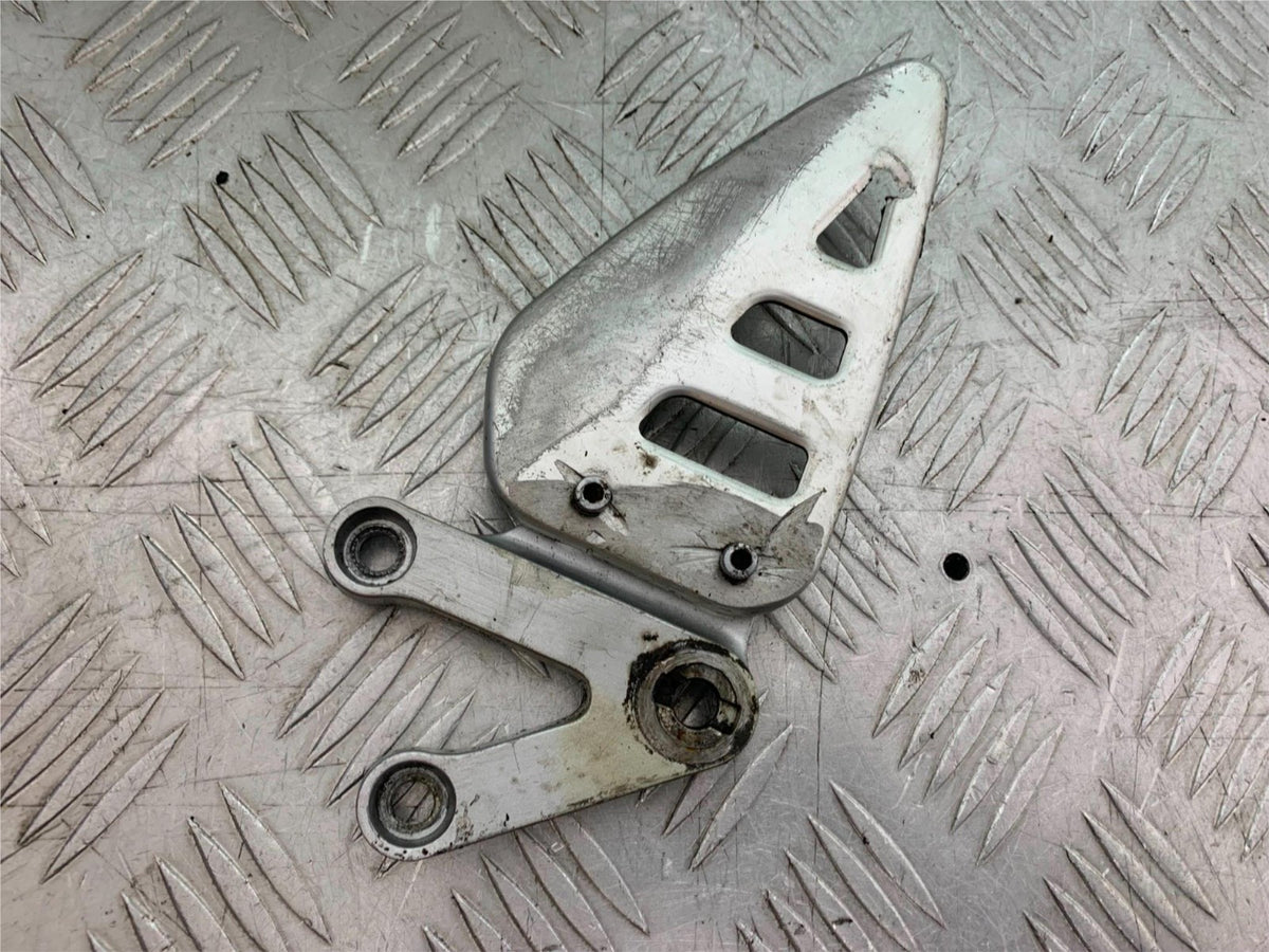 SUZUKI GSXR600 GSXR 600 SRAD FRONT LEFT HANGER   YEAR 1997-2000 (CMB1276)