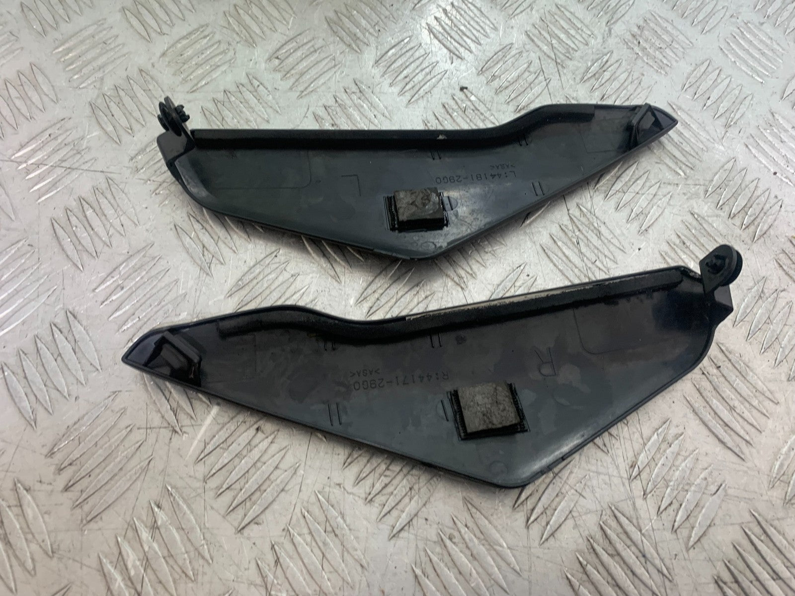 SUZUKI GSXR750 GSXR 750 K4 K5 LEFT AND RIGHT SIDE INFILLS   2004-2005 (CMB1319)