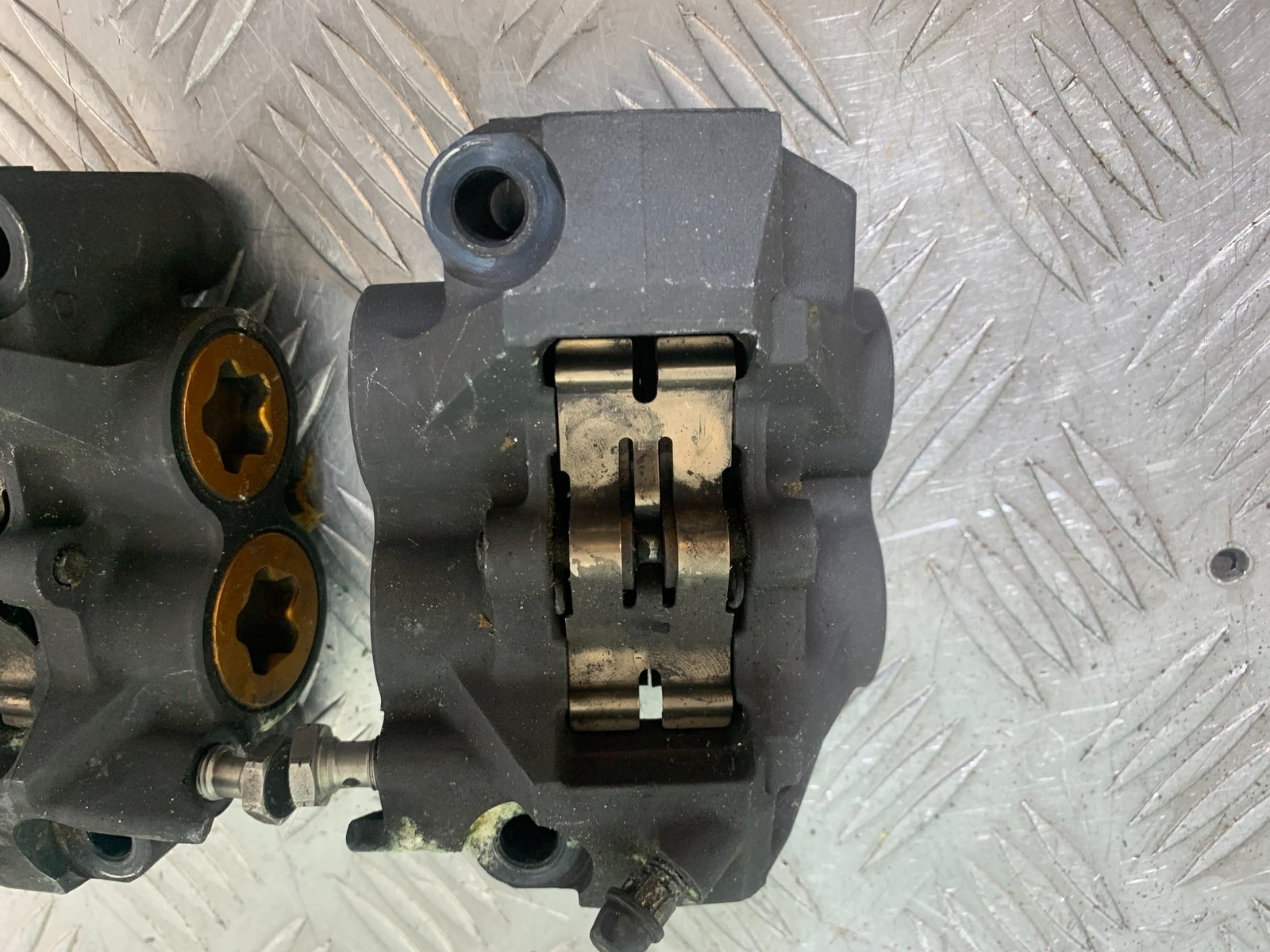 YAMAHA YZF R1 FRONT BRAKE CALIPERS   YEAR 2004-2006 (CMB1155)