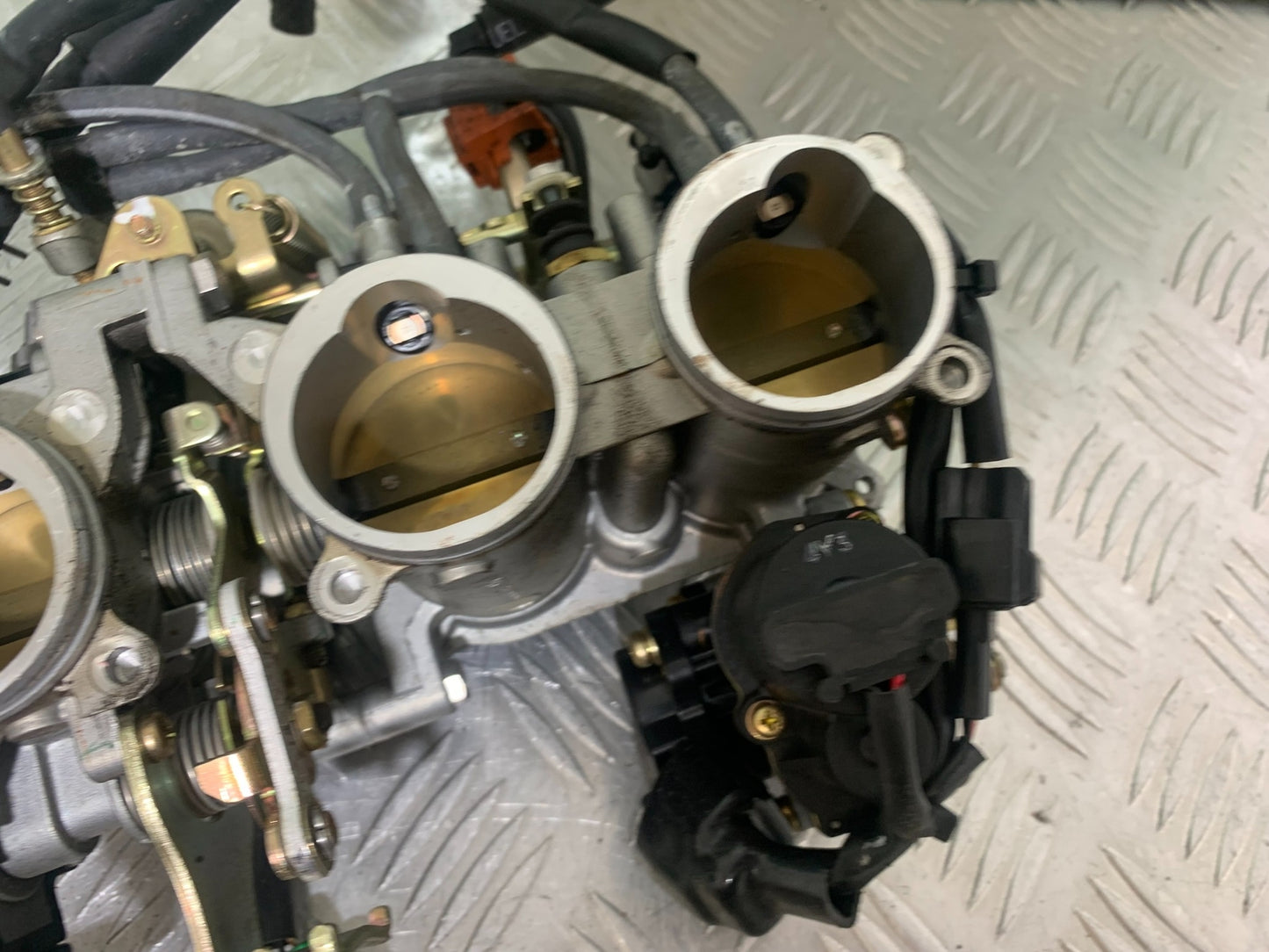 YAMAHA YZF R1 THROTTLE BODIES   YEAR 2004-2006 (CMB1155)