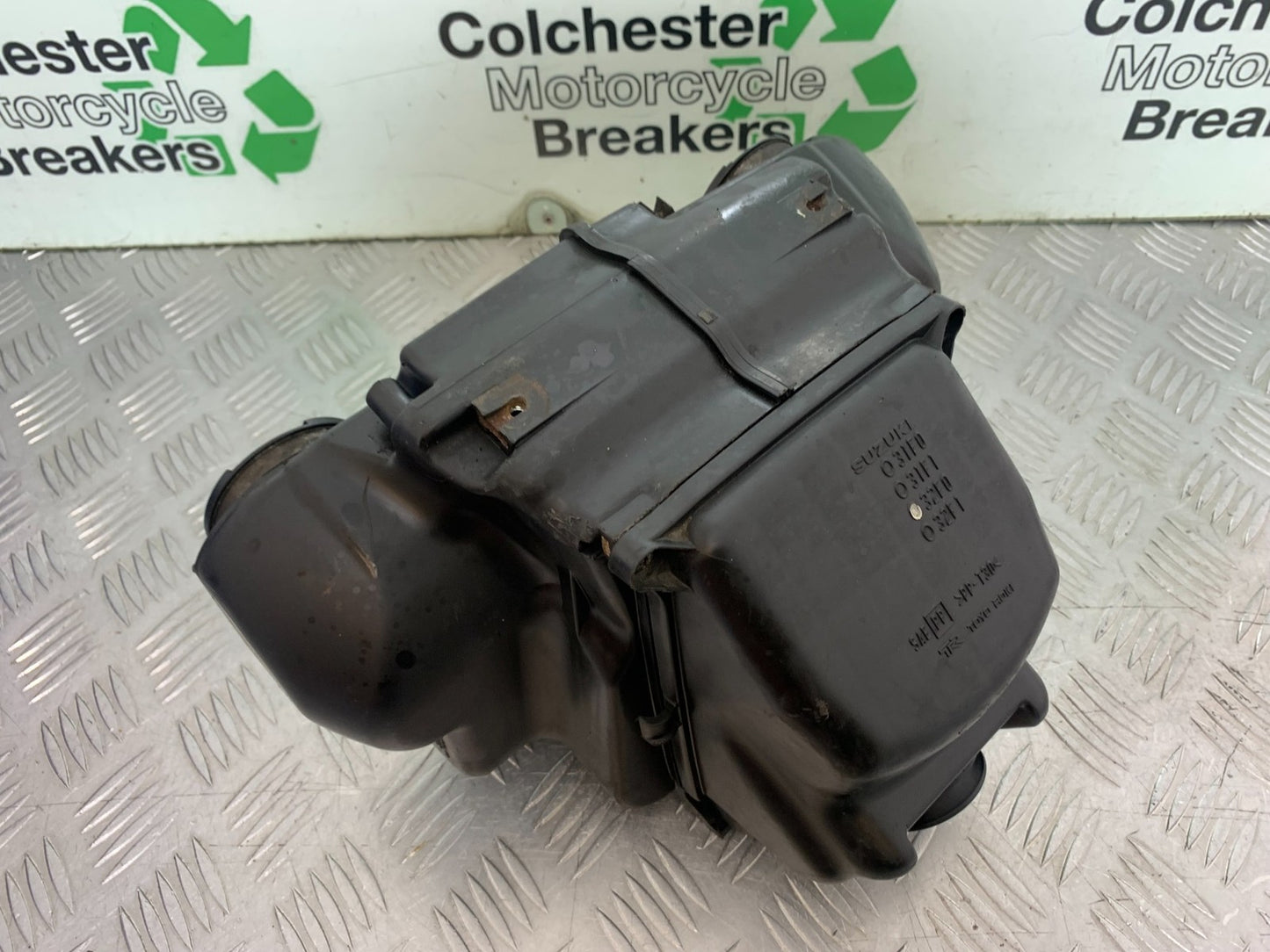 SUZUKI GSF1200 GSF 1200 BANDIT AIR BOX  YEAR 2001-2004 (CMB1188)
