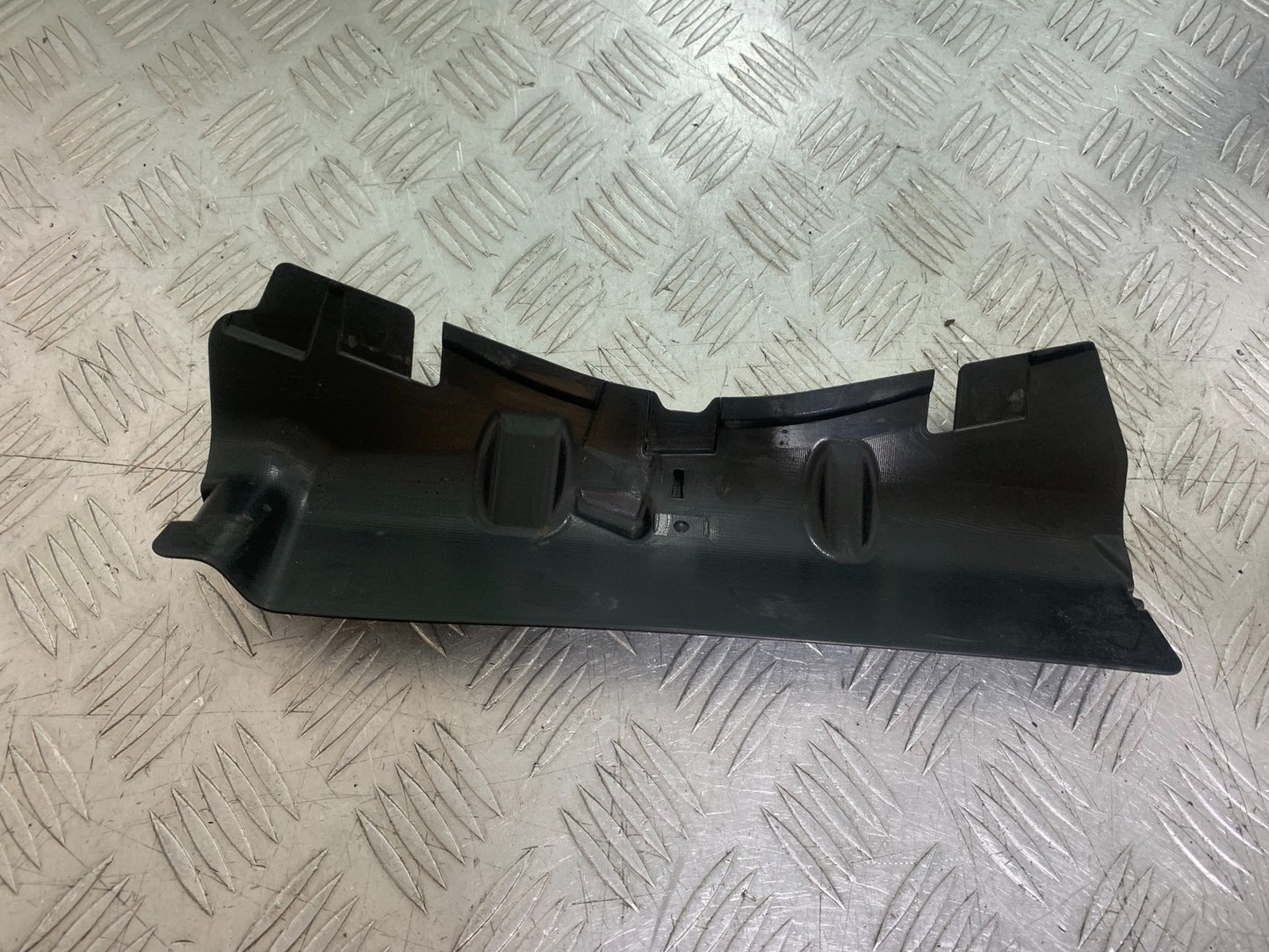 SUZUKI GSXR750 GSXR 750 K4 K5 ENGINE INFILL COVER  2004-2005 (CMB1319)