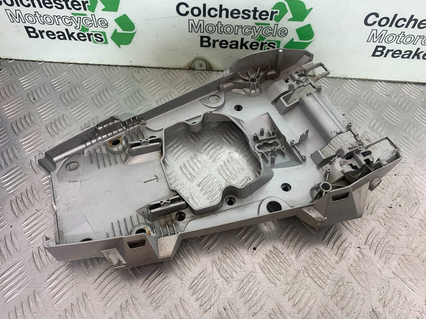 BMW R1200 R 1200 GS LOWER RACK MOUNTING PLATE  YEAR 2013-2016 (CMB1257)