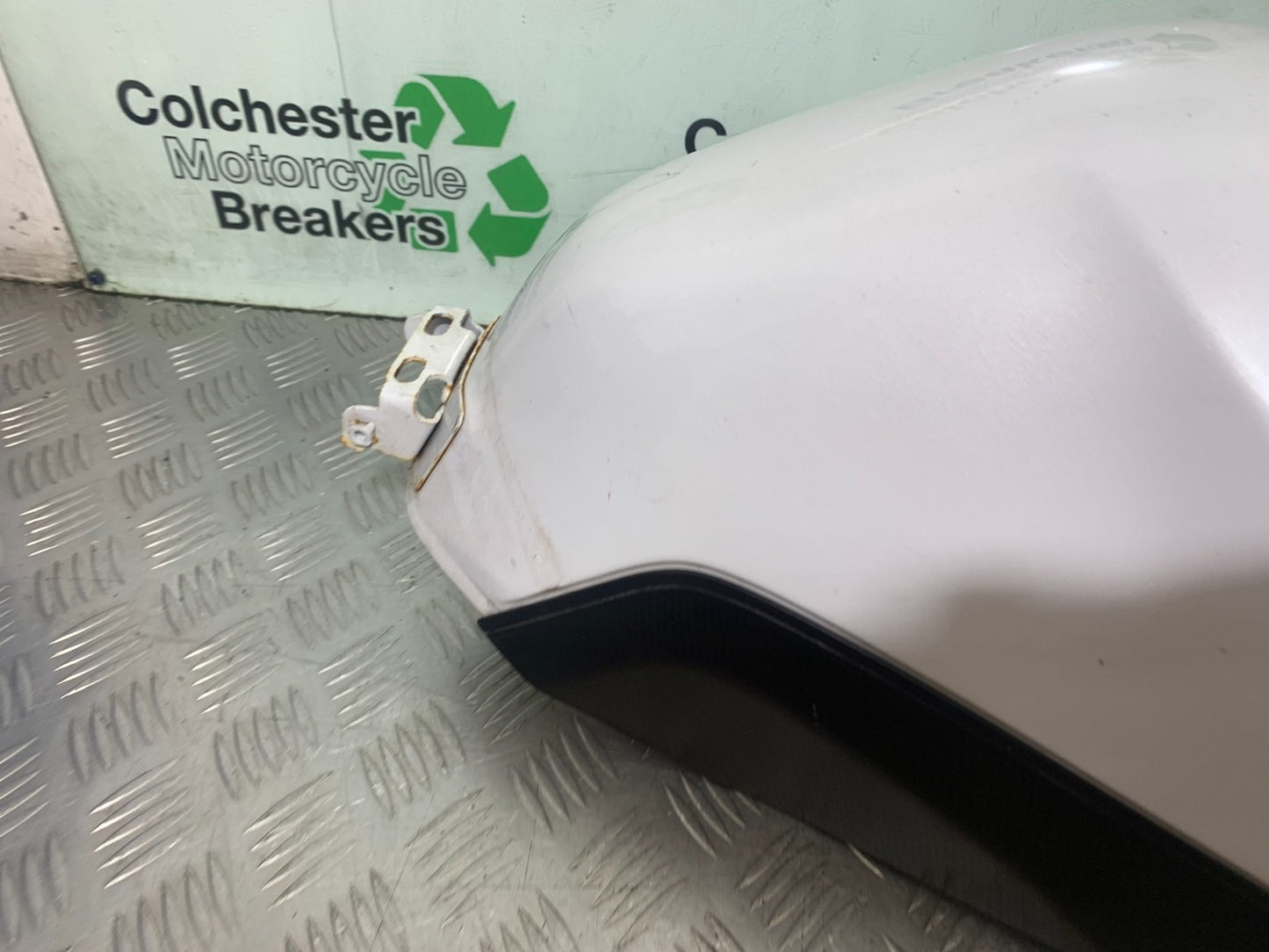 YAMAHA XJ6 XJ6-S PETROL TANK  YEAR 2009-2015  (CMB1212)
