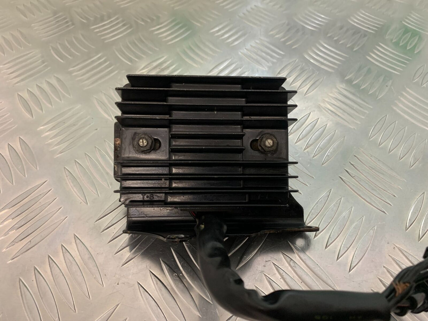 SUZUKI GSX1250 GSX 1250 FA REGULATOR   YEAR 2010-2014 (STOCK 935)
