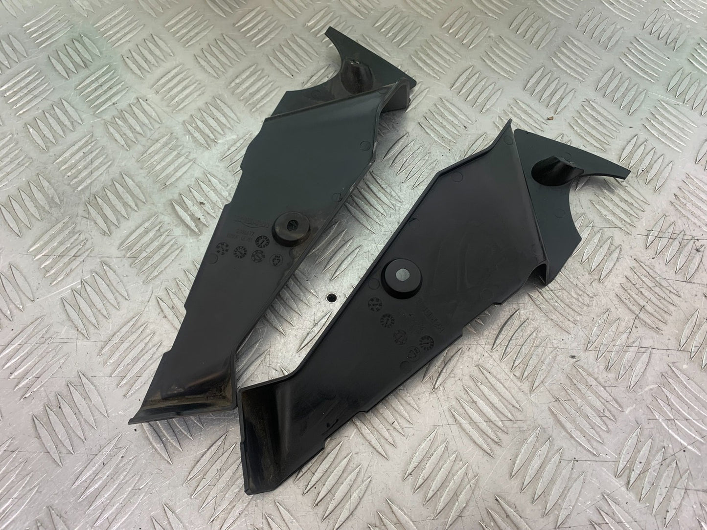 TRIUMPH TIGER 800 XRT LEFT AND RIGHT INNER INFILLS  2018-2020 (CMB1193)