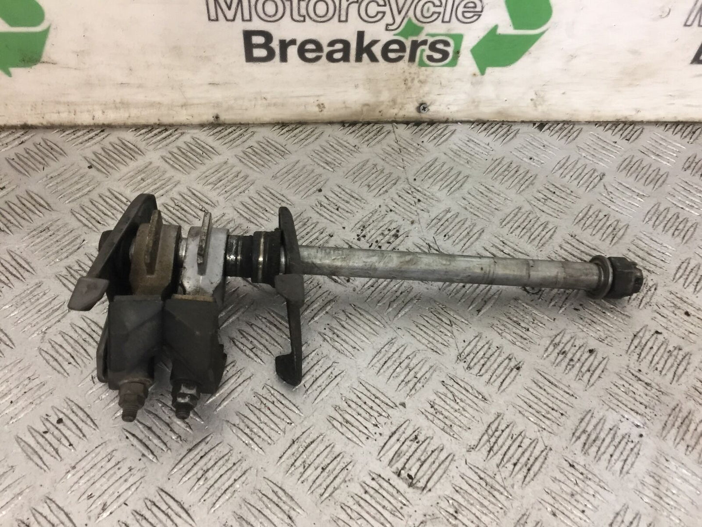 KAWASAKI Z800 Z 800 REAR WHEEL SPINDLE & CHAIN ADJUSTERS  YEAR 2015  (STOCK 874)