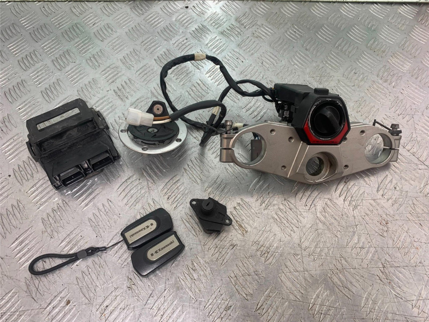 KAWASAKI GTR1400 GTR 1400 ECU LOCKS KEY AND FOBS YEAR 2007-2009 (CMB1306)