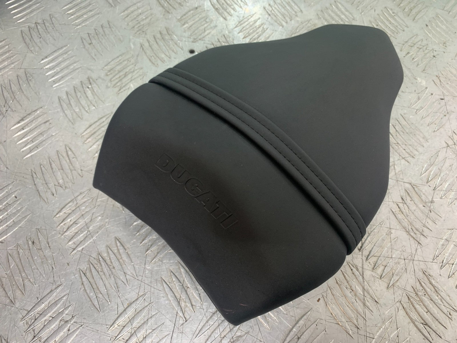 DUCATI 1198 S REAR SEAT  YEAR 2009-2011 (CMB1219)