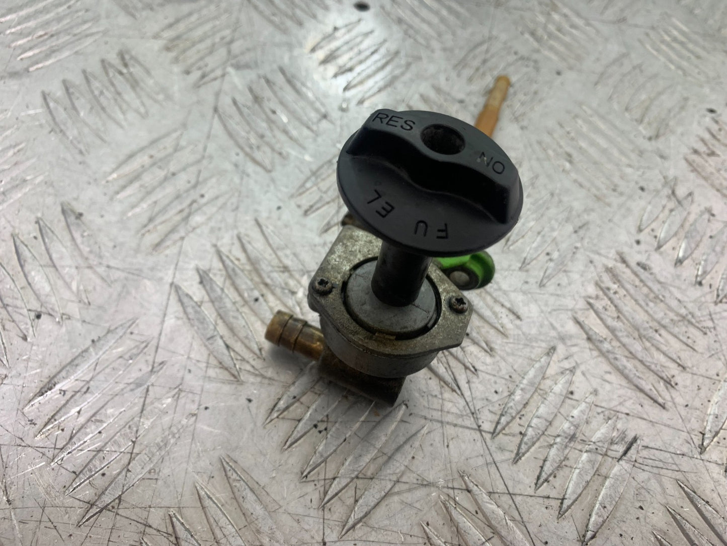 KAWASAKI ZX9R ZX9 C PETROL TAP YEAR 1998-99 (CMB1213)