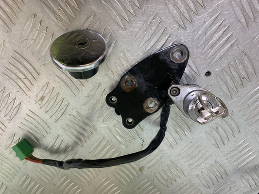 SUZUKI VS1400 VS 1400 INTRUDER PETROL CAP AND IGNITION  YEAR 1988 (CMB1077)