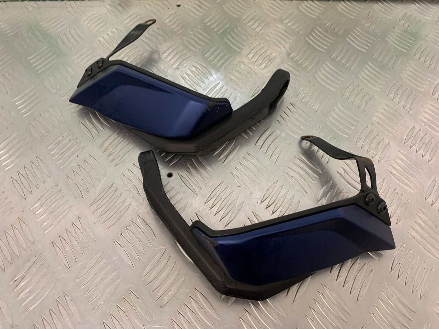 YAMAHA MT09 MT-09 TRACER 900 GT HANDGUARDS  YEAR 2018-2020 (STOCK 982)