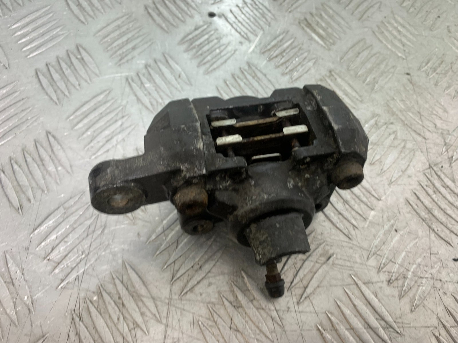 SUZUKI GSF600 GSF 600 BANDIT REAR BRAKE CALIPER  2000-2004 (CMB1269)