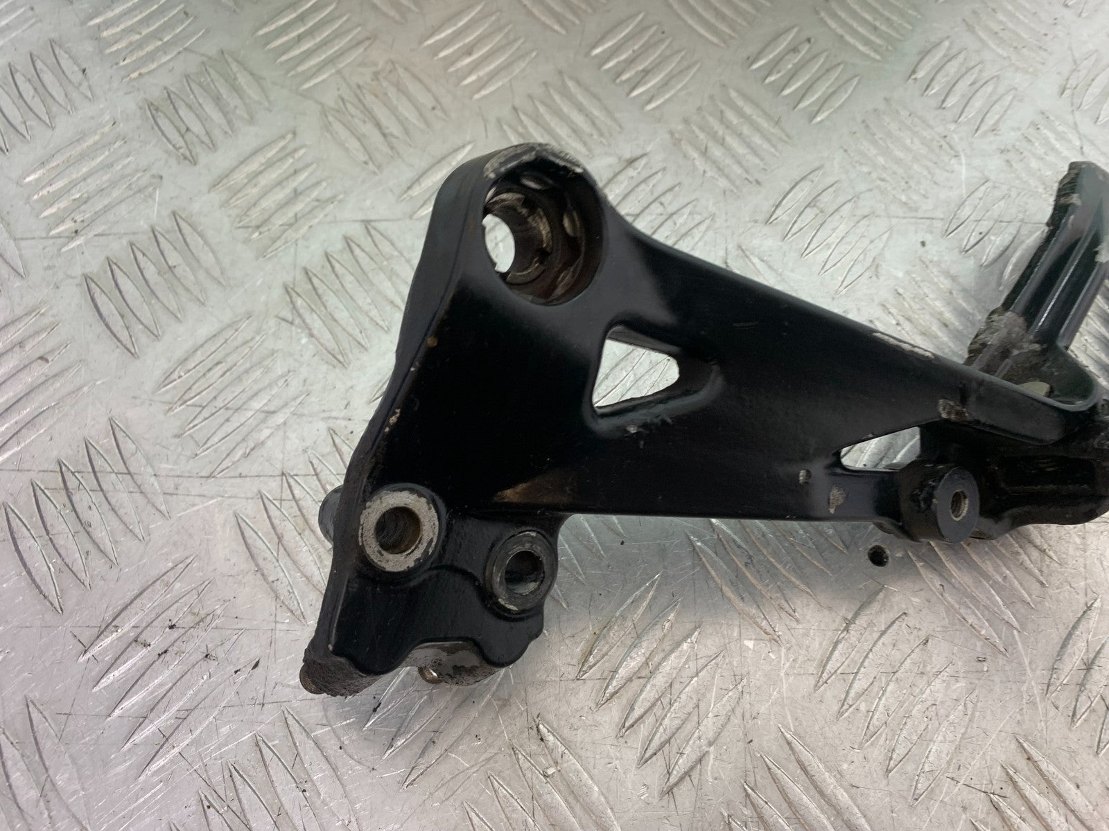 KTM RC125 RC 125 FRONT LEFT HANGER  YEAR 2017-2022 (CMB 1244)