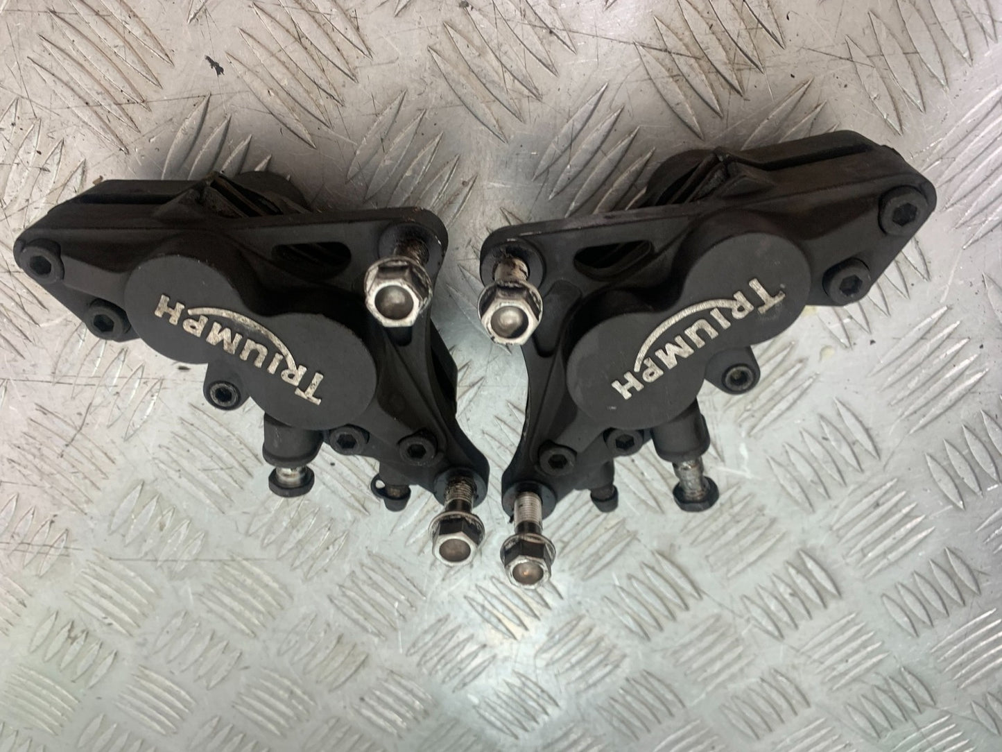 TRIUMPH 1050 SPRINT ST FRONT BRAKE CALIPERS  YEAR 2004-2007 (CMB1197)