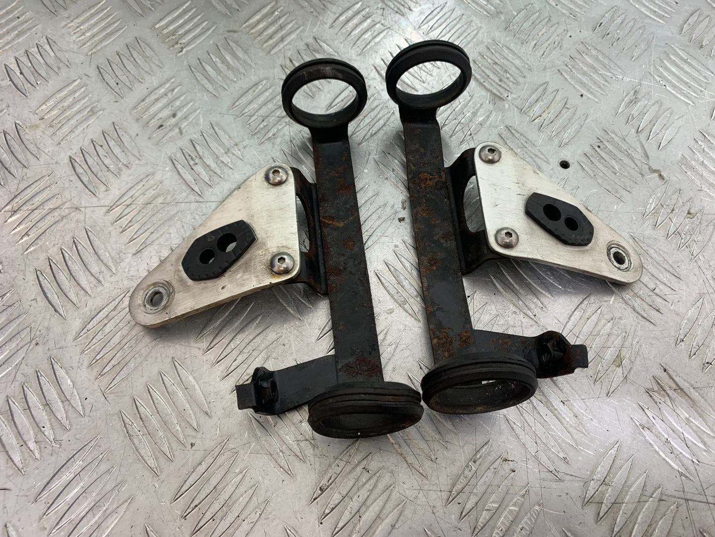 SUZUKI GSF1200 GSF 1200 BANDIT HEADLIGHT BRACKETS  YEAR 2001-2004 (CMB1188)