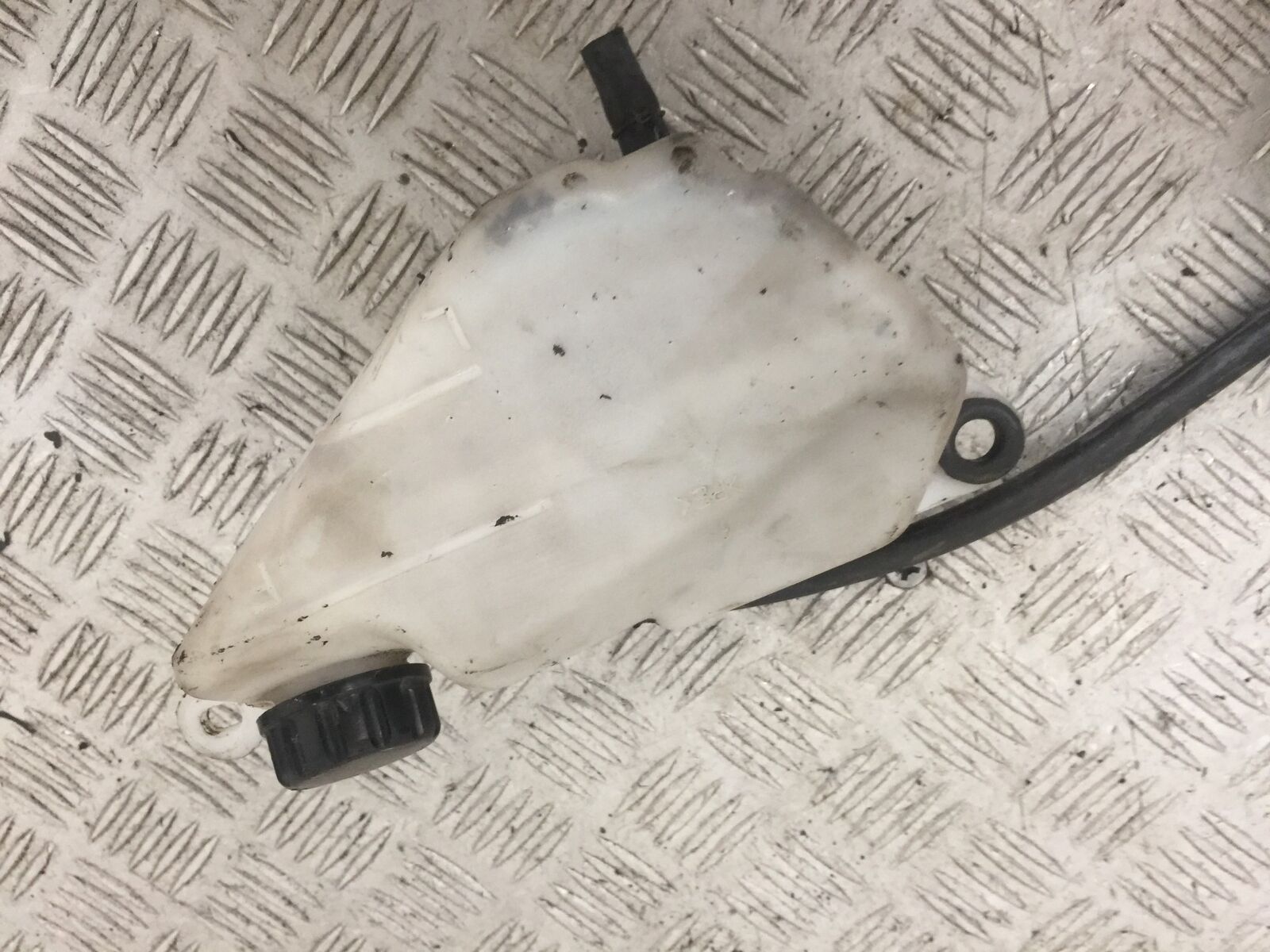 KAWASAKI Z750 Z 750 COOLANT BOTTLE  YEAR 2004-2006  (STOCK 871)