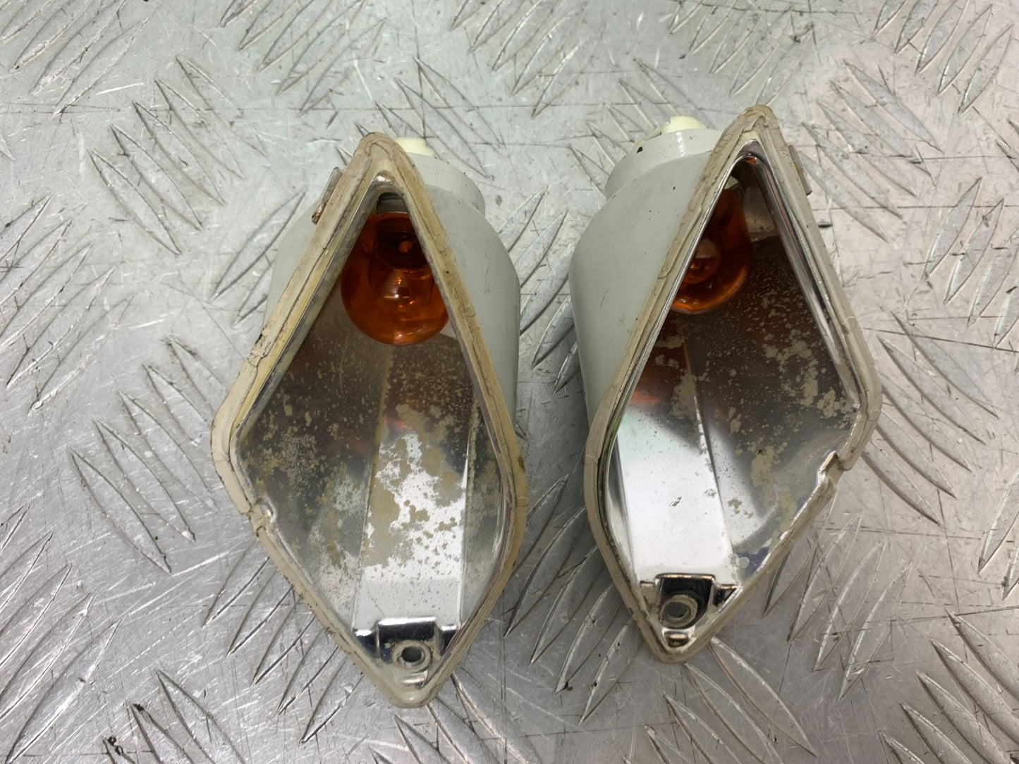 PIAGGIO VESPA GT125 L REAR INDICATORS  YEAR 2003 (CMB1300)