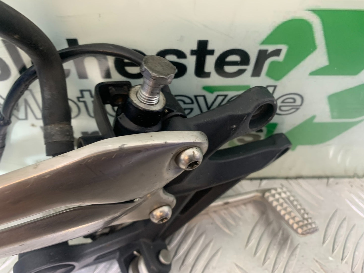 TRIUMPH 675 STREET TRIPLE FRONT RIGHT HANGER   2013-2016 (CMB1186)
