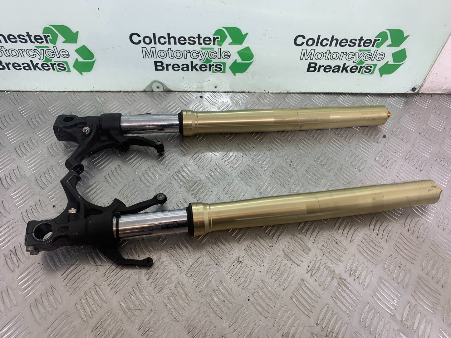YAMAHA YZF R1 FORKS (BENT SOLD AS PARTS)  YEAR 2004-2006 (CMB1155)