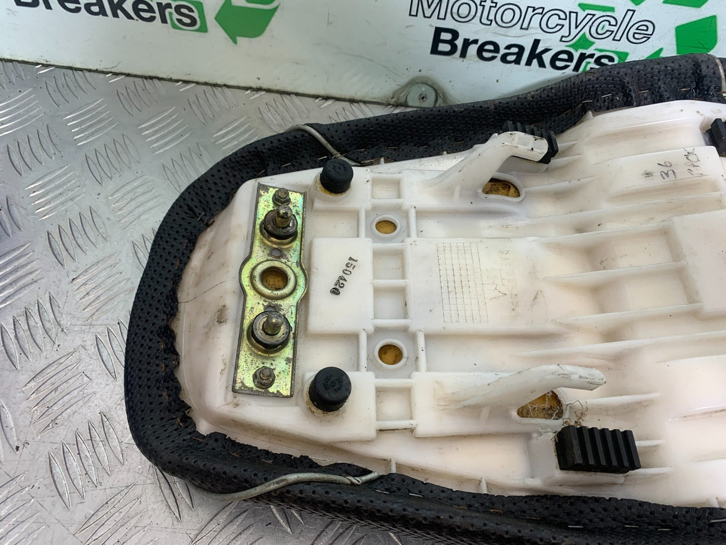 SUZUKI GSF600 GSF 600 BANDIT SEAT 2000-2004 (CMB1269)