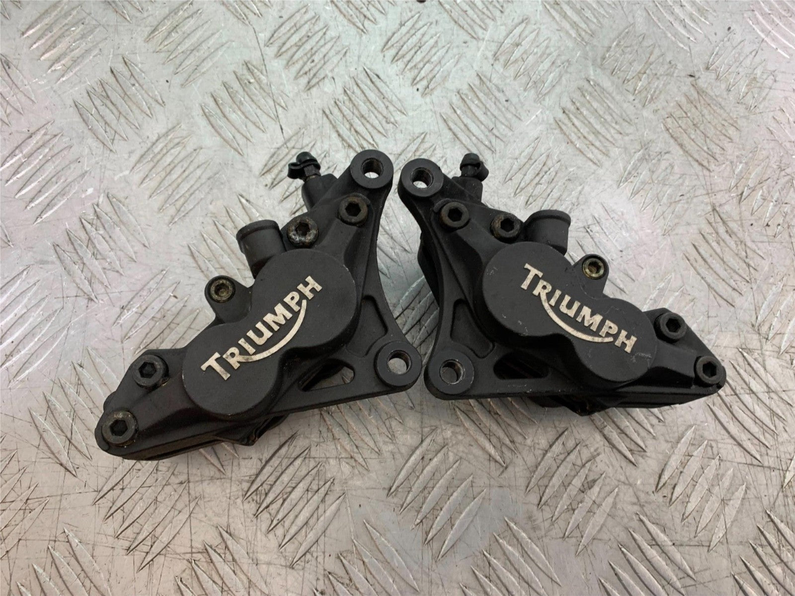 TRIUMPH 955I SPRINT RS FRONT CALIPERS YEAR 1999-03 (CMB1313)
