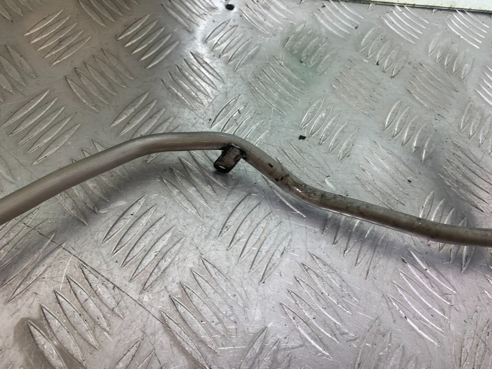 BMW R850 R R850R OIL COOLER PIPE  YEAR 1994-2002 (CMB1170)
