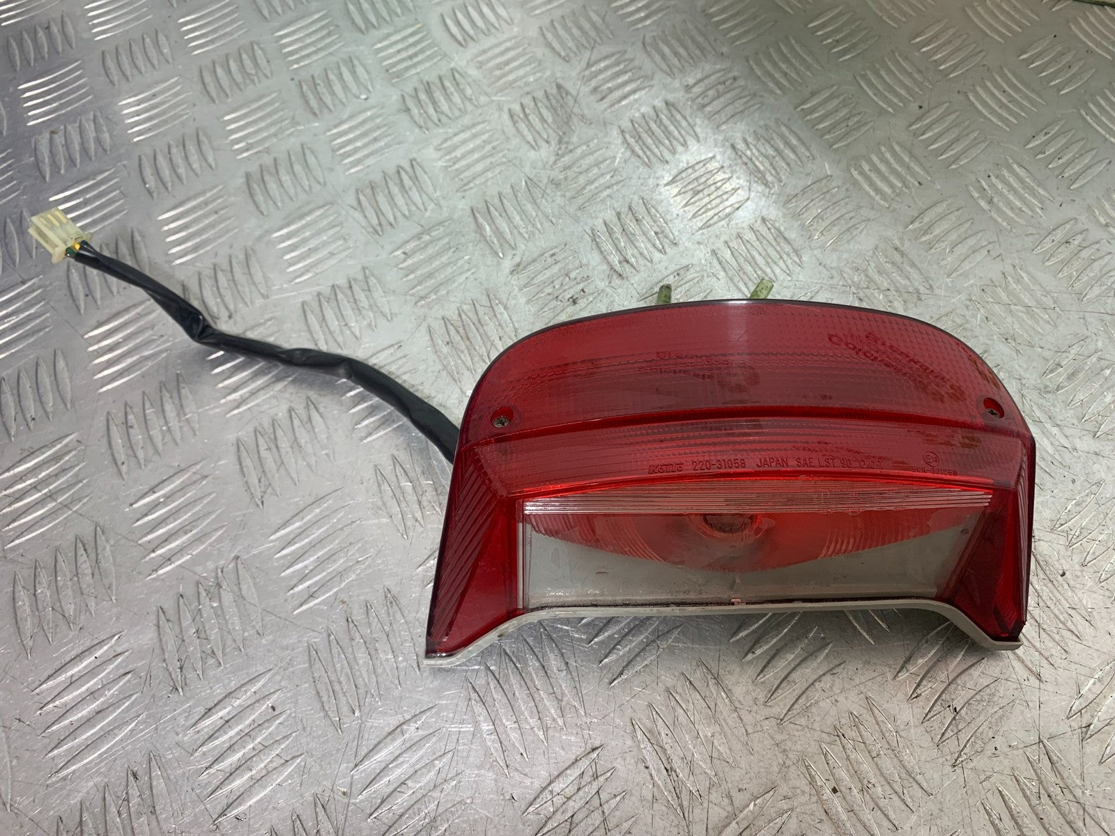 YAMAHA XJ900 XJ 900 DIVERSION REAR LIGHT  YEAR 1994-2002 (CMB1292)