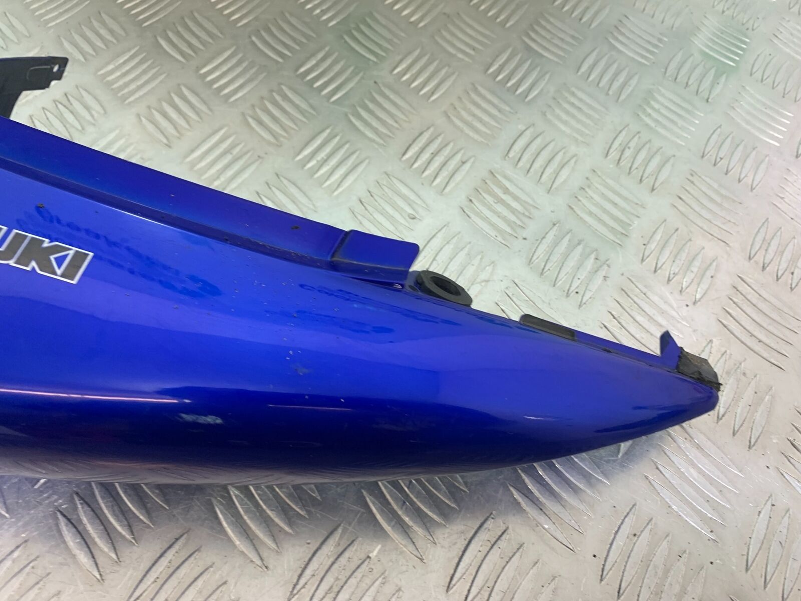 SUZUKI SV650 SV 650 mk1 LEFT SEAT PANEL   YEAR 1999-2002 (CMB1036)