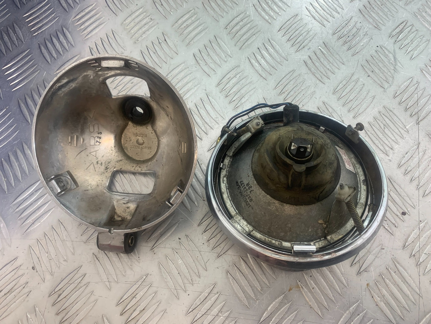 YAMAHA XV535 XV 535 VIRAGO HEADLIGHT   YEAR 1994-02 (CMB1139)