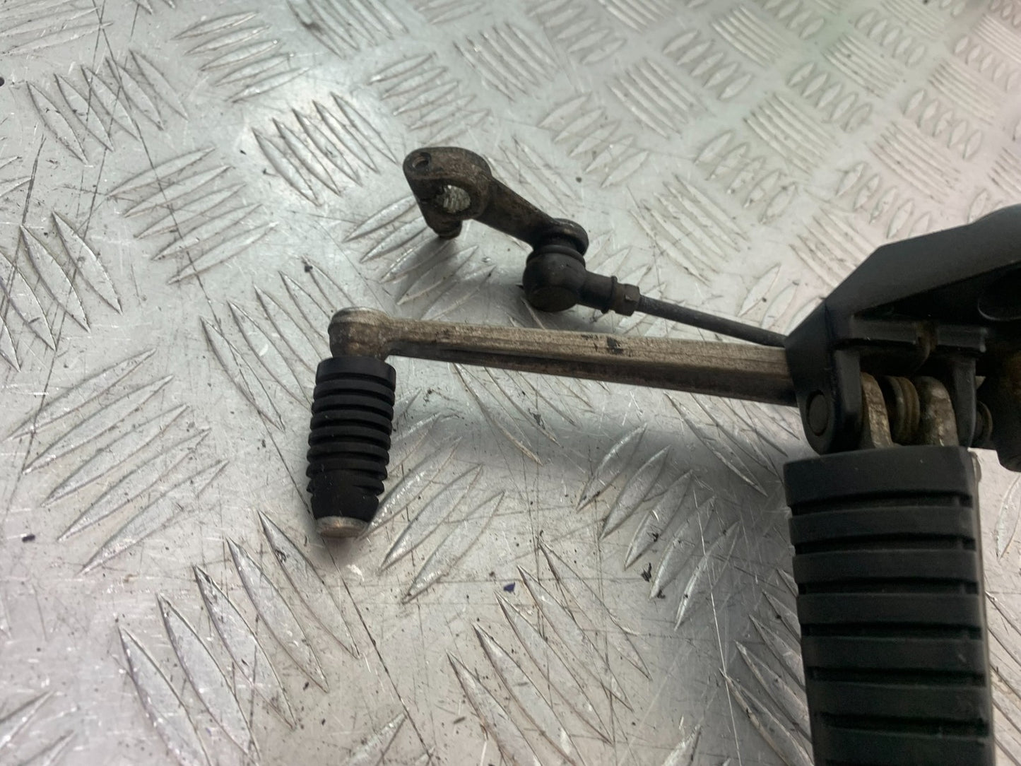SUZUKI DL1000 V-STROM LEFT HANGER PEG GEAR LEVER   YEAR 2014-2019 (CMB1325)