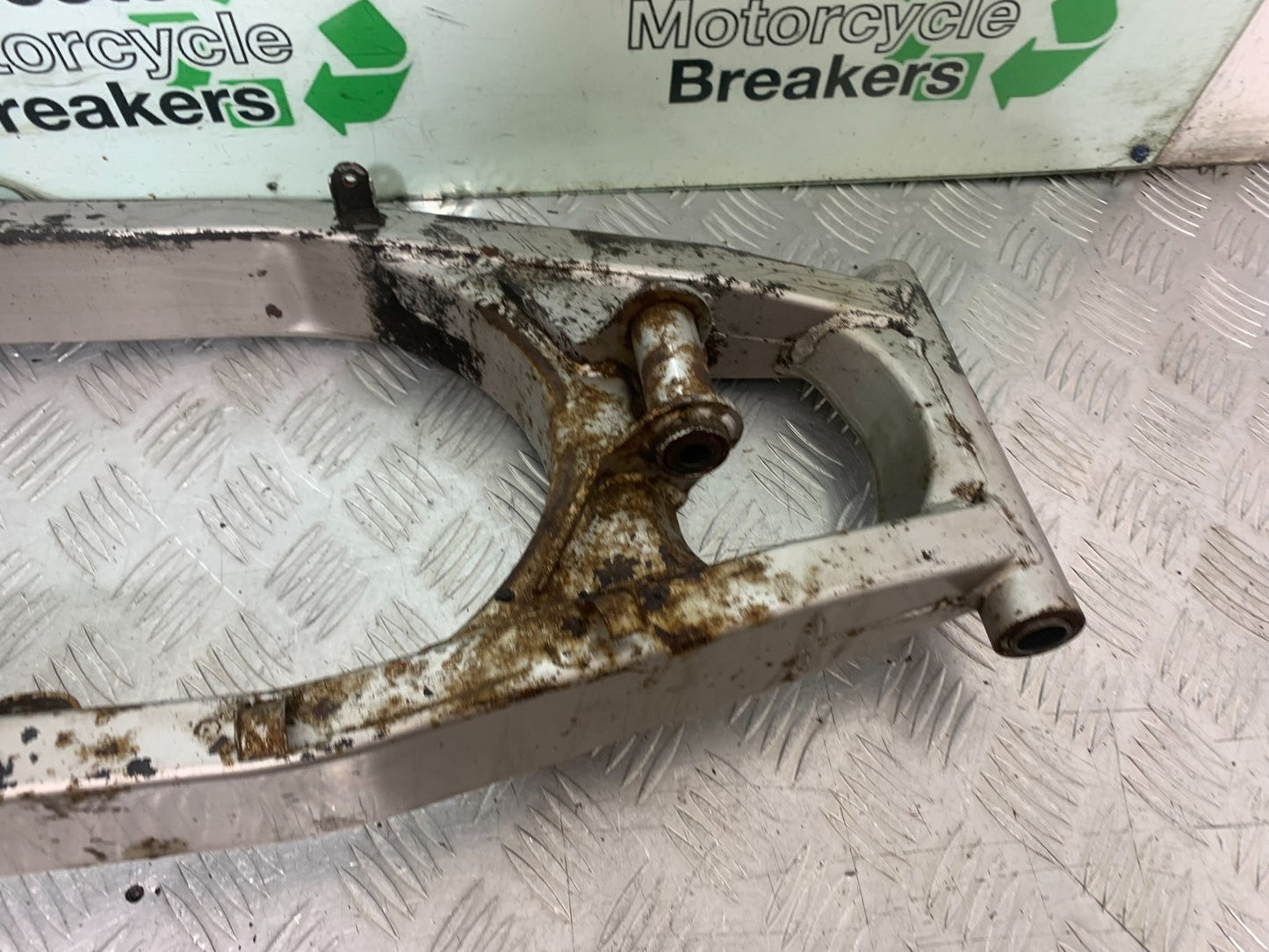 SUZUKI GSF600 GSF 600 BANDIT SWINGARM  2000-2004 (CMB1269)