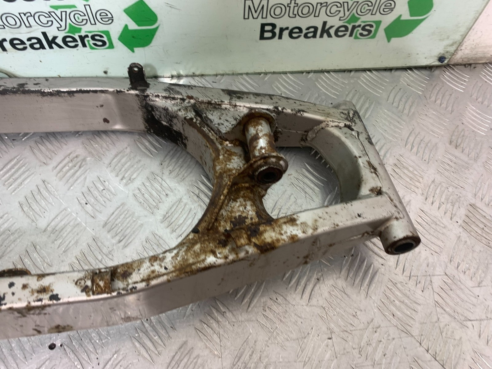 SUZUKI GSF600 GSF 600 BANDIT SWINGARM  2000-2004 (CMB1269)
