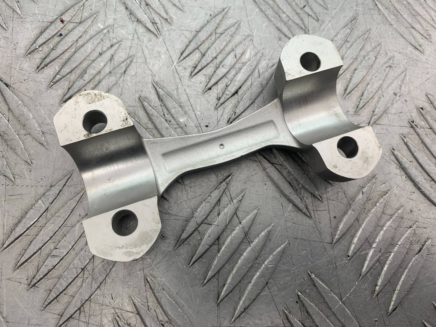 TRIUMPH 675 STREET TRIPLE RX HANDLEBAR CLAMP   2015- 2017 (CMB1299)