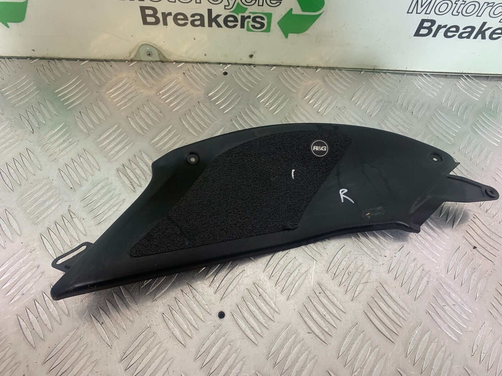 DUCATI DIAVEL 1200 RIGHT LOWER TANK COVER  YEAR 2014-17 (CMB1054)