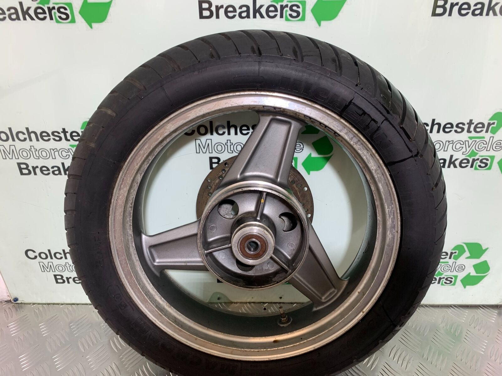 KAWASAKI ZR 750 ZEPHYR REAR WHEEL  YEAR 1991-95 (CMB1008)