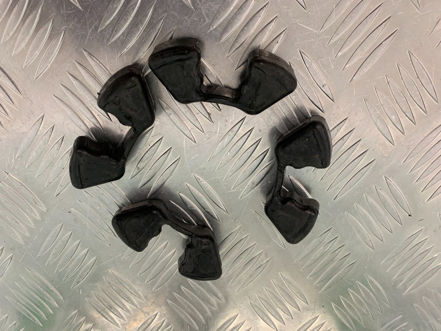 KAWASAKI ZX9R ZX9 C CUSH DRIVE RUBBERS   YEAR 1998-99 (STOCK 957)