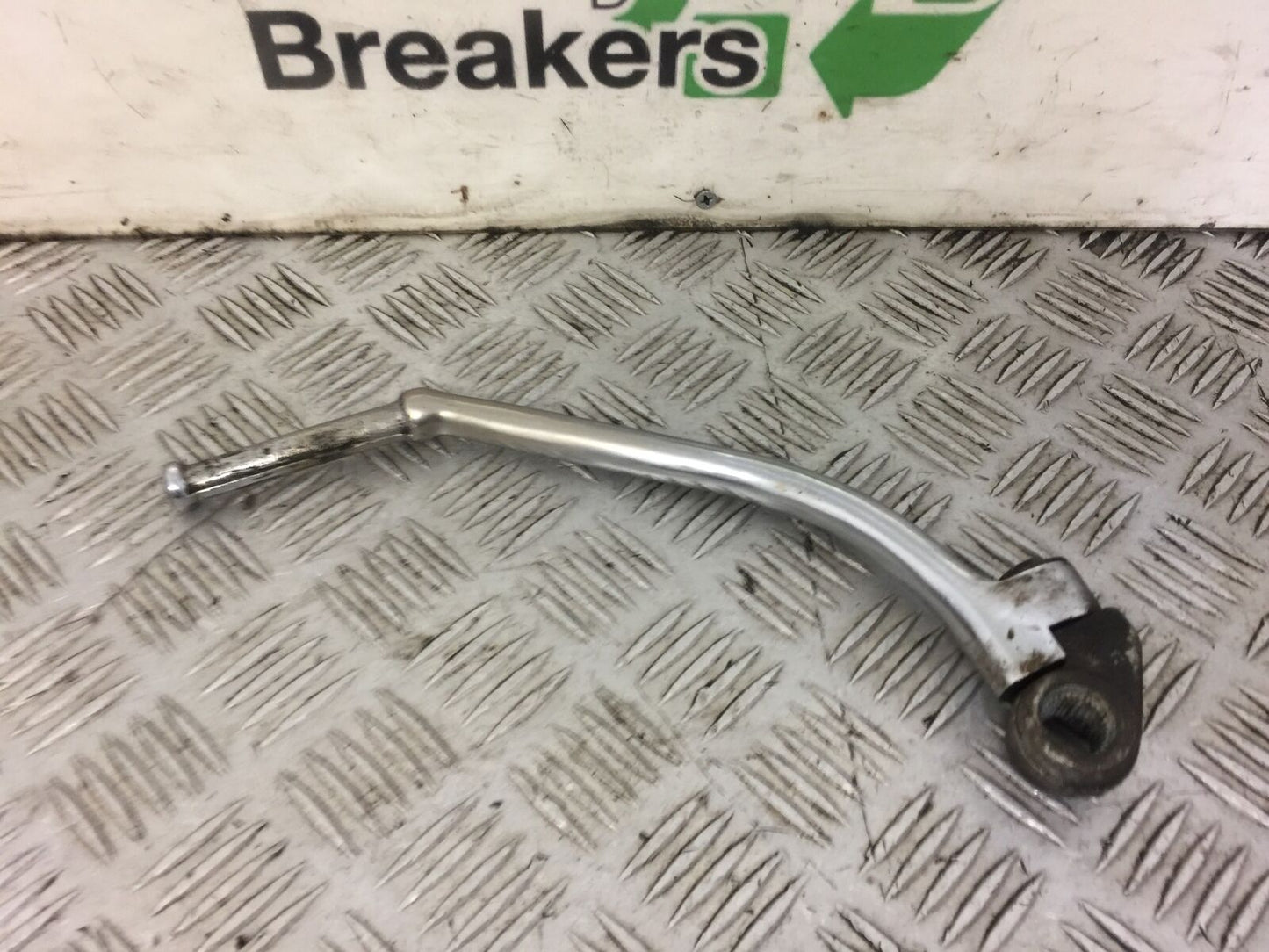 YAMAHA XT125 R XT125 X KICK  STARTER   YEAR 2005-2011  (STOCK 499)
