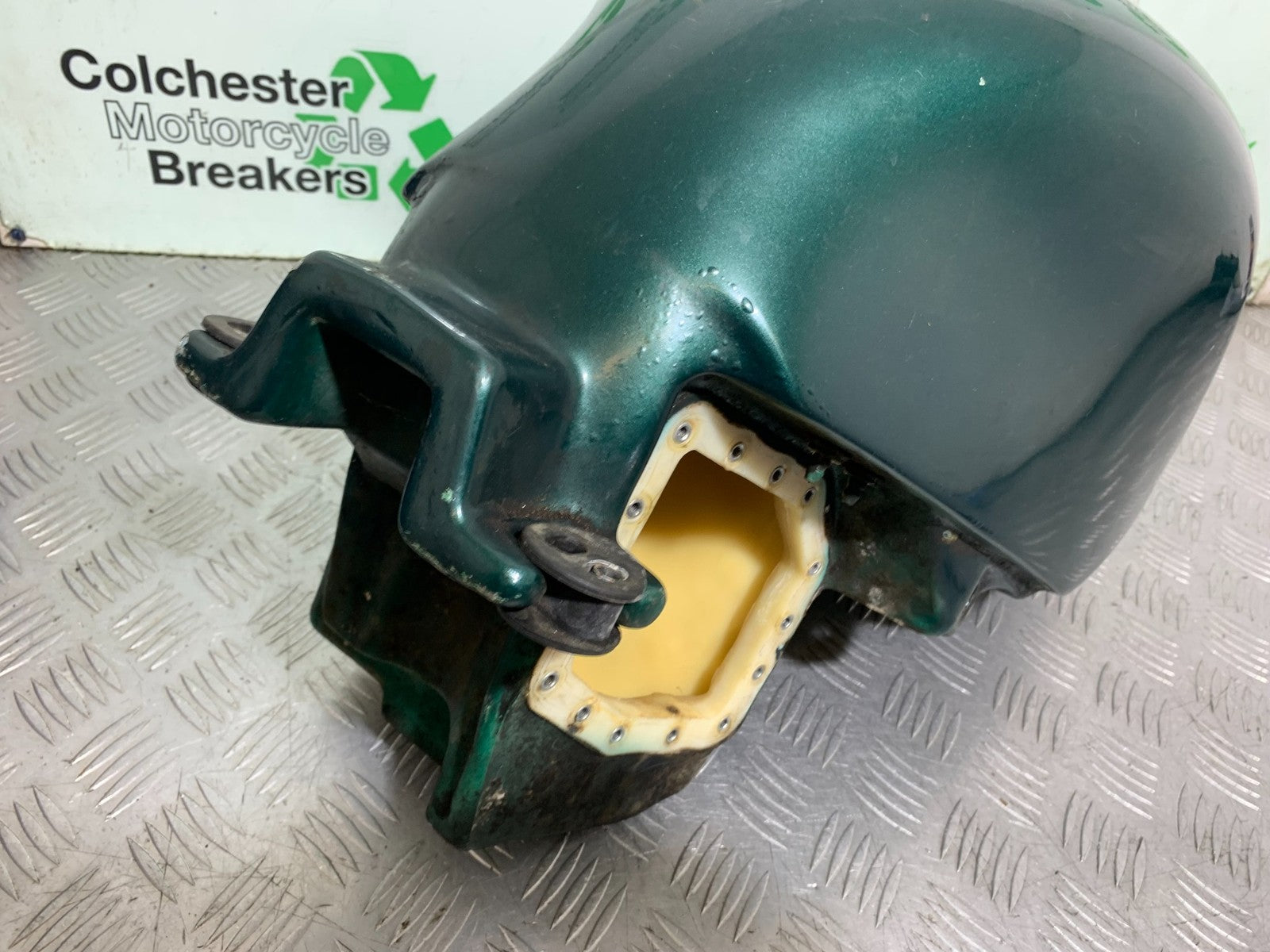 TRIUMPH 955I SPRINT RS PETROL TANK YEAR 1999-03 (CMB1313)