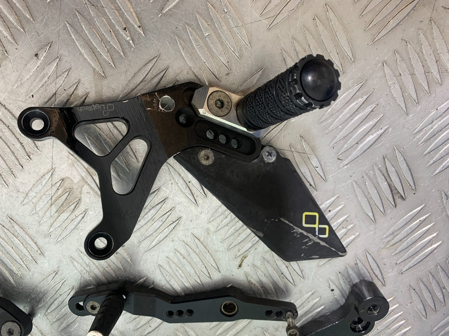 MV AGUSTA 800 F3 LEFT AND RIGHT FRONT HANGERS   YEAR 2013-2016 (CMB1152)