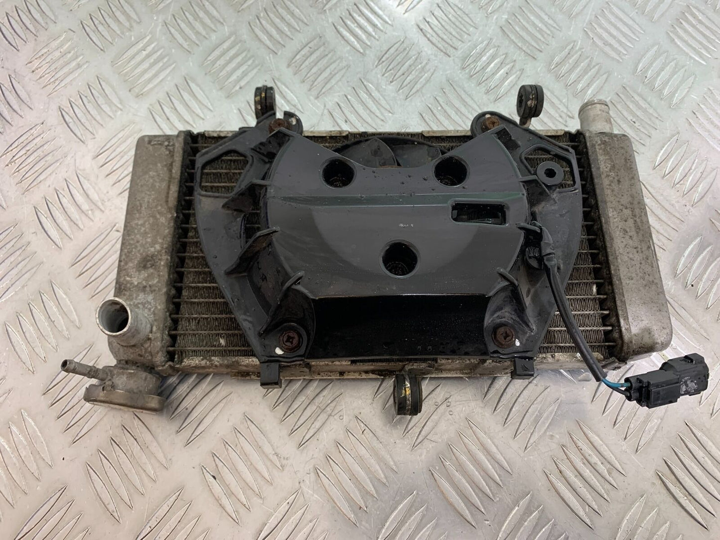 HONDA CBR500R CBR 500 R RADIATOR AND FAN   YEAR 2012-16 (CMB1048)