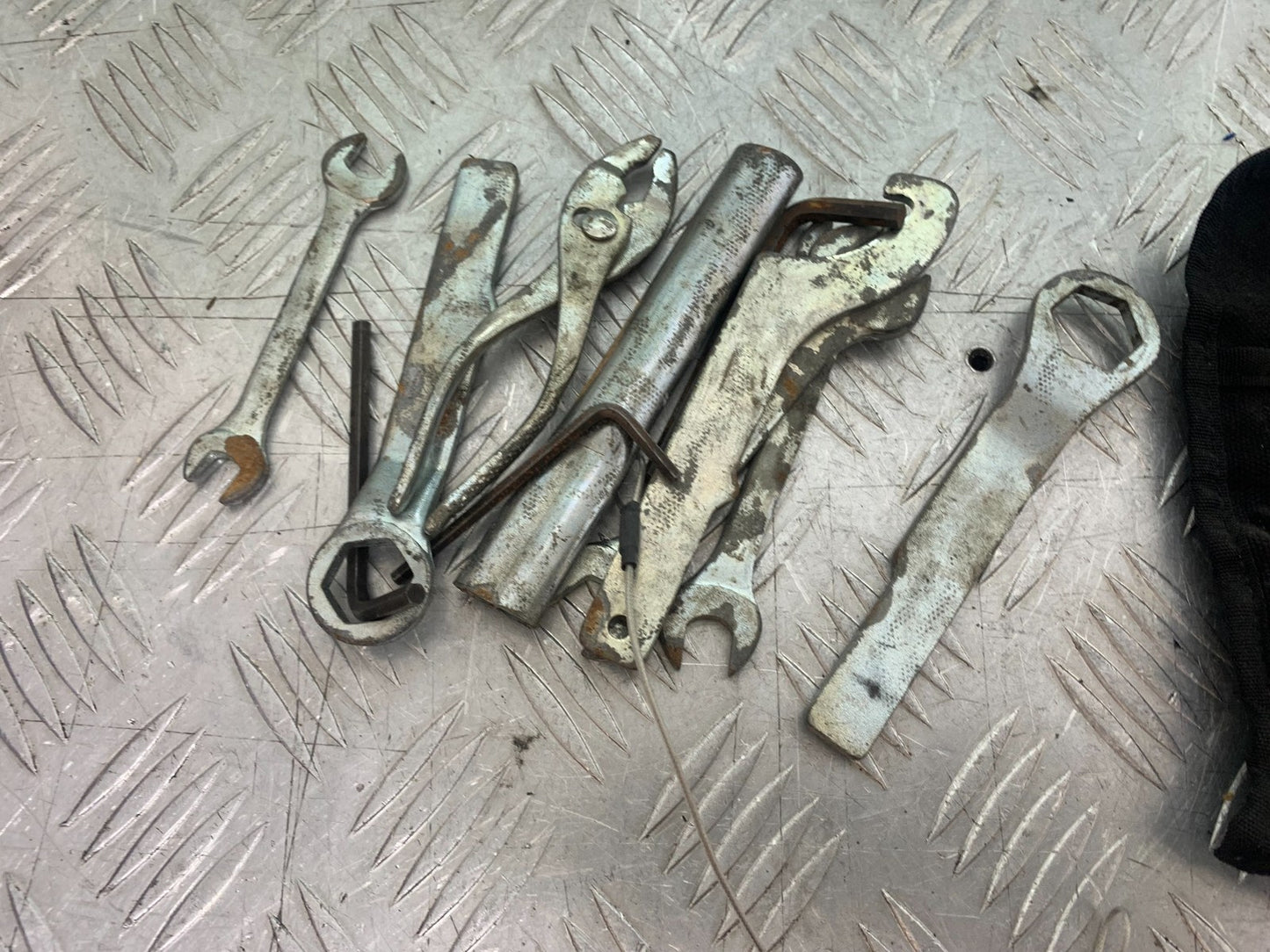 YAMAHA XJ6 XJ6-S TOOL KIT   YEAR 2009-2015  (CMB1212)