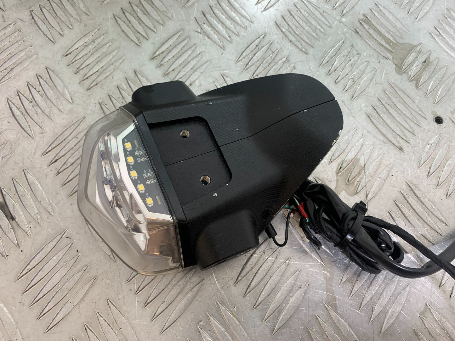 TRIUMPH TRIDENT 660 REAR LIGHT YEAR 2021-2024 (CMB1148)