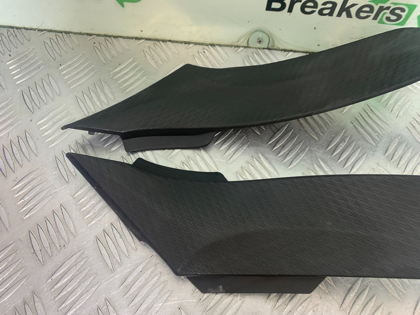 KAWASAKI ZX6R LEFT AND RIGHT LOWER TANK PANELS  YEAR 2009-2012 (CMB1136)